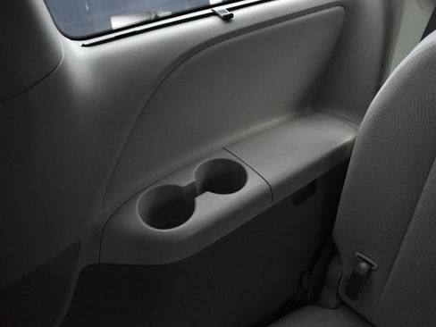 Used 2014 Toyota Sienna LE FWD image 22