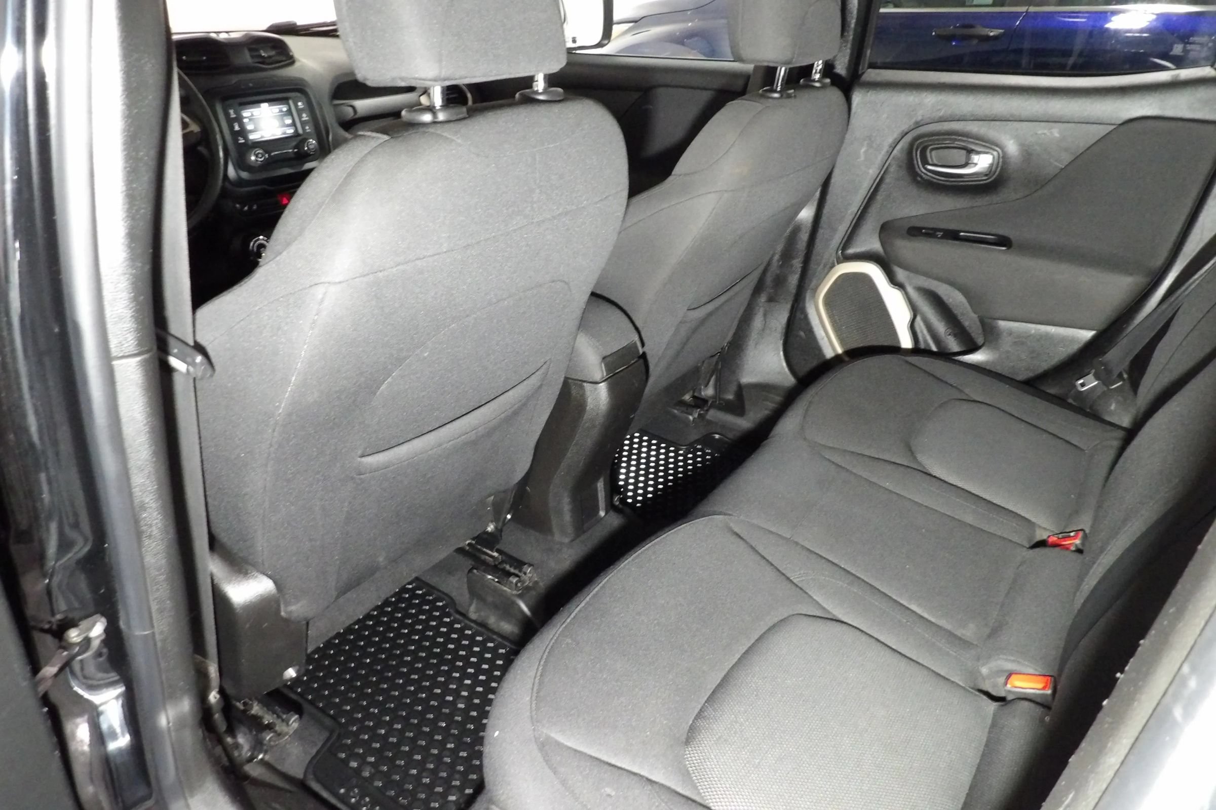 Used 2017 Jeep Renegade Latitude w/ Cold Weather Group AWD/4WD image 9