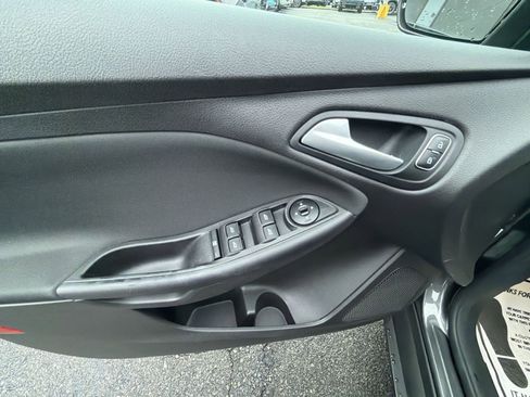 Used 2015 Ford Focus SE image 15