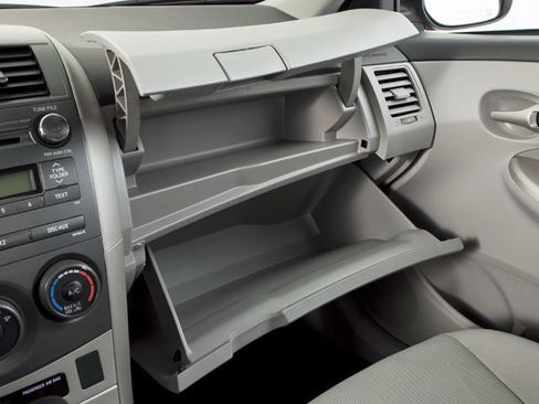 Used 2013 Toyota Corolla LE FWD image 15
