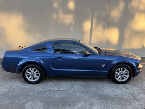 Used 2009 Ford Mustang Coupe image 2