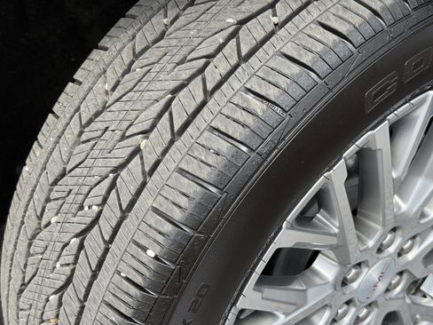 Used 2025 GMC Acadia Denali AWD/4WD image 9