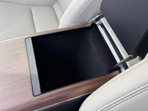 Used 2023 Tesla Model X image 43