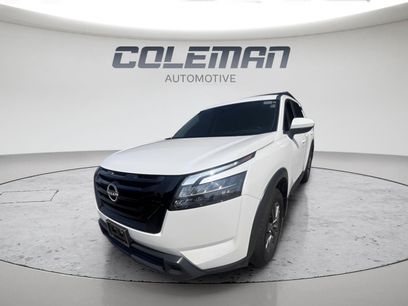 Used 2024 Nissan Pathfinder SV w/ Black Appearance Package