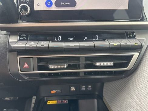 Used 2025 Toyota Camry SE FWD image 21