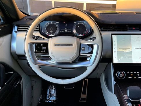 Used 2023 Land Rover Range Rover Long Wheelbase SE image 5