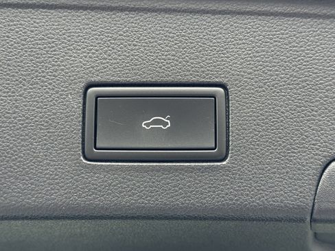 Used 2021 Volkswagen Atlas Cross Sport SE w/ Panoramic Sunroof Package image 11