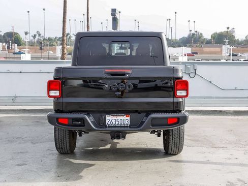 Used 2023 Jeep Gladiator Sport AWD/4WD image 8