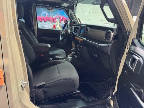 Used 2020 Jeep Gladiator Sport w/ Quick Order Package 24S AWD/4WD image 17
