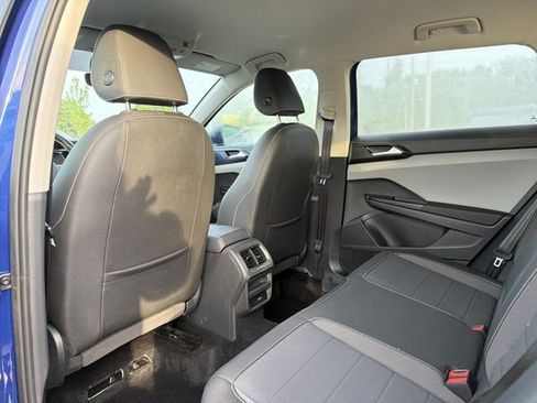 Used 2023 Volkswagen Taos SE AWD/4WD image 12