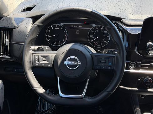 Used 2024 Nissan Pathfinder SV FWD image 20