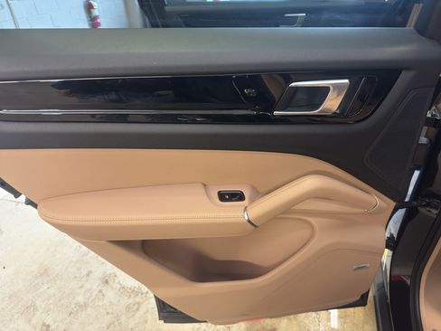 Used 2019 Porsche Cayenne AWD/4WD image 28