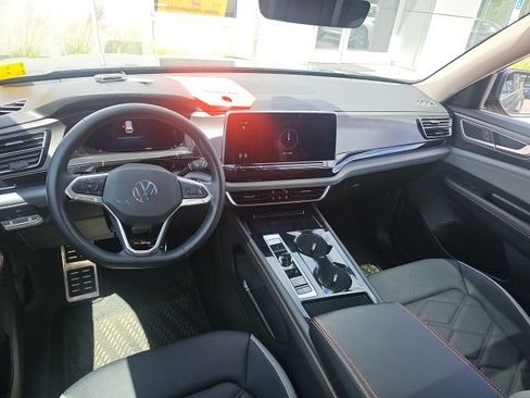 Used 2024 Volkswagen Atlas Peak Edition SEL AWD/4WD image 16