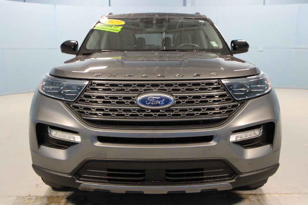 Used 2023 Ford Explorer XLT w/ Equipment Group 202A AWD/4WD image 30