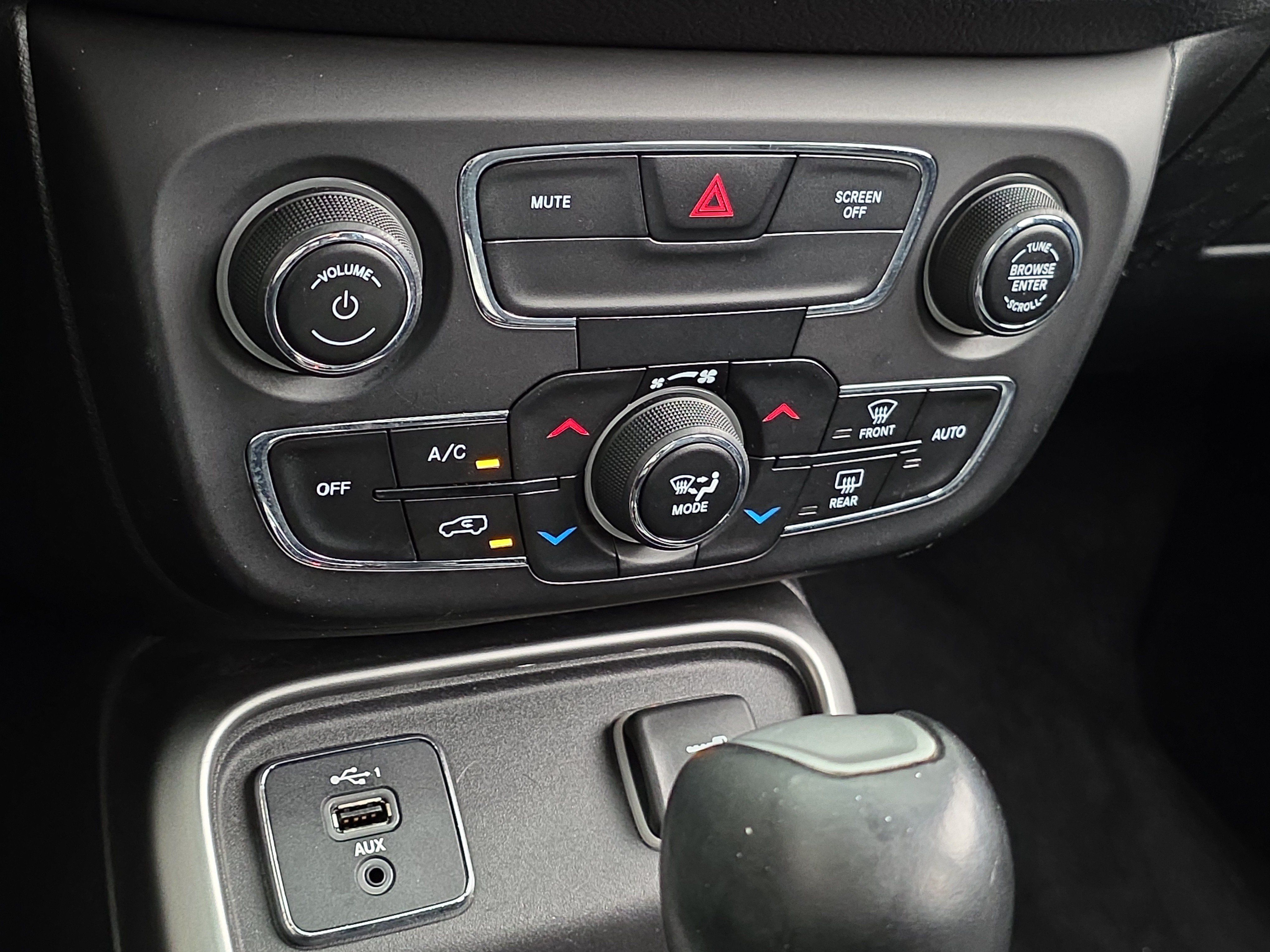Used 2019 Jeep Compass Latitude w/ Popular Equipment Group FWD image 17