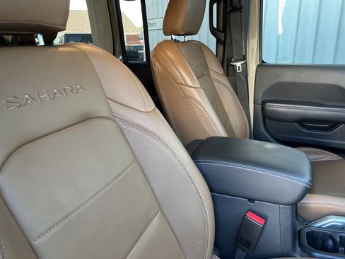 Used 2022 Jeep Wrangler Unlimited Sahara image 41