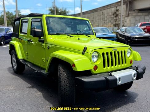 Used 2013 Jeep Wrangler Unlimited Sahara w/ Dual Top Group AWD/4WD image 8
