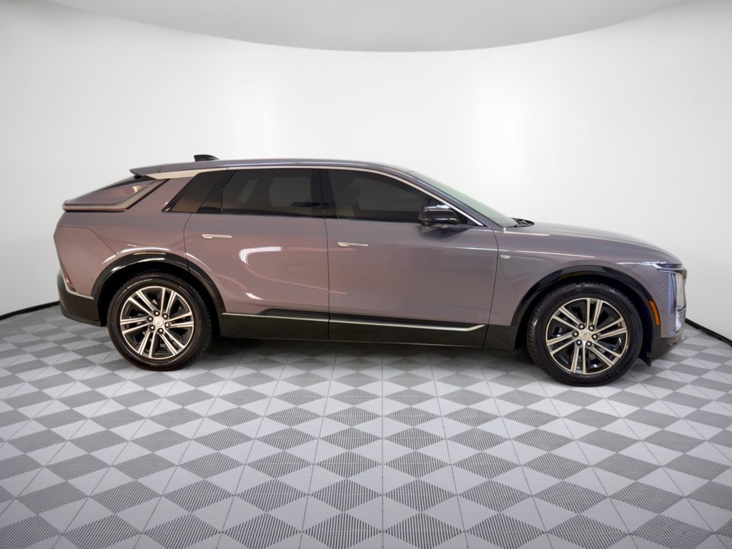Used 2024 Cadillac Lyriq Luxury RWD image 8