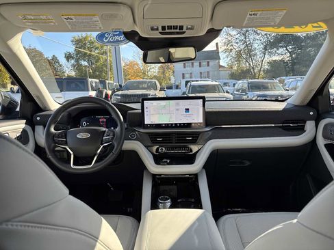 Used 2025 Ford Explorer Platinum w/ LUX Leather Package image 23
