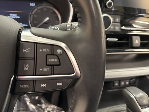 Used 2021 Toyota Highlander XLE image 34