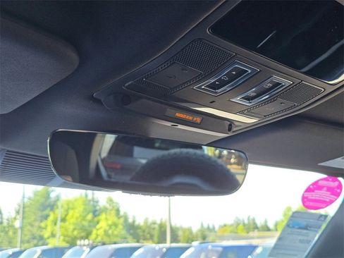 New 2025 Land Rover Defender 90 X-Dynamic SE image 16