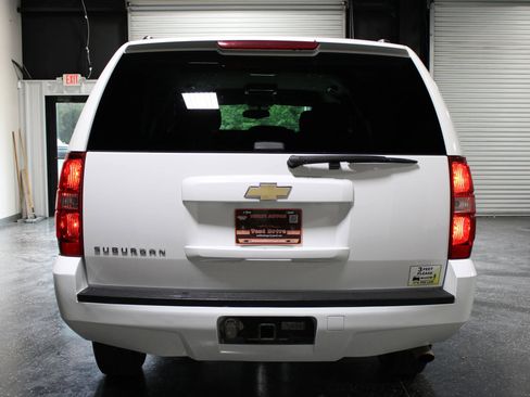 Used 2011 Chevrolet Suburban 2500 RWD image 4