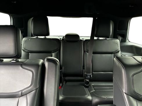 Used 2025 Ford Expedition Platinum w/ Stealth Performance Package AWD/4WD image 23