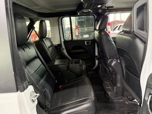 Used 2018 Jeep Wrangler Unlimited Sahara w/ Dual Top Group AWD/4WD image 9