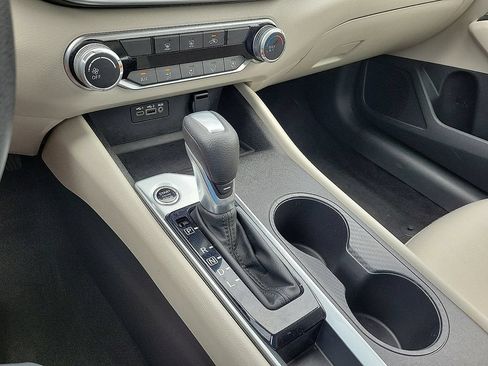 Used 2025 Nissan Altima 2.5 SV FWD image 17