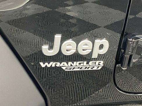 Used 2021 Jeep Wrangler Sport AWD/4WD image 9