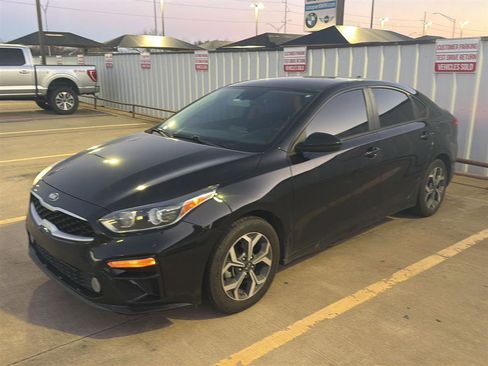 Used 2021 Kia Forte LXS image 2
