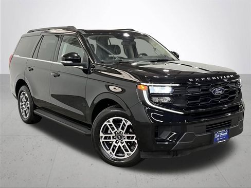 Used 2025 Ford Expedition Active AWD/4WD image 7