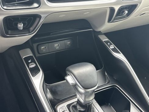 Certified 2022 Kia Sorento S w/ Panoramic Sunroof Package FWD image 36