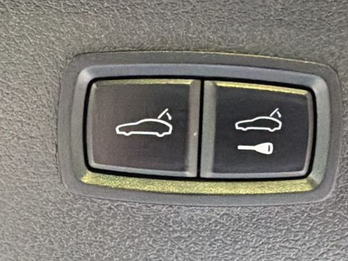 Certified 2026 Porsche Macan Turbo AWD/4WD image 14