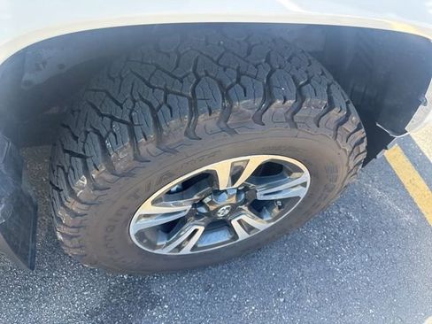 Used 2019 Toyota Tacoma TRD Sport AWD/4WD image 8