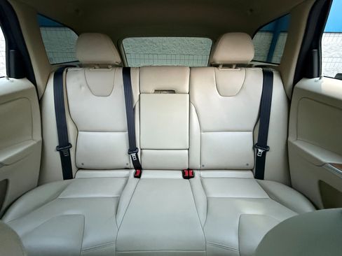 Used 2015 Volvo XC60 T5 Platinum image 13