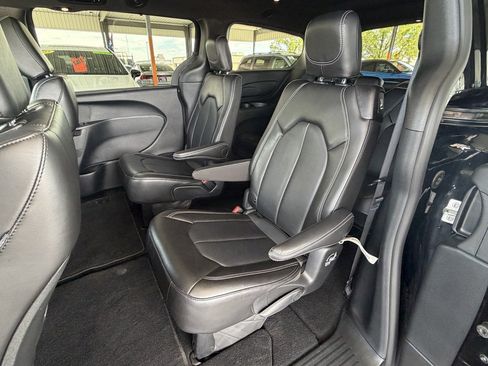 Used 2025 Chrysler Pacifica Select FWD image 22