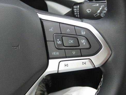 Used 2022 Volkswagen Taos SEL image 23