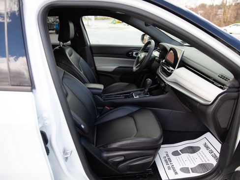 Used 2025 Jeep Compass Limited image 23