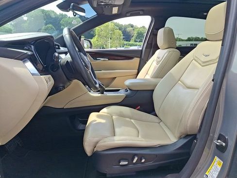 Used 2017 Cadillac XT5 Premium Luxury w/ Driver Assist Package FWD image 2