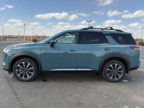 New 2026 Nissan Pathfinder Platinum image 3