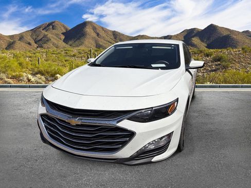Used 2022 Chevrolet Malibu LT FWD image 2