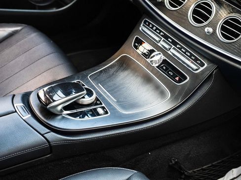 Used 2018 Mercedes-Benz E 300 4MATIC image 34