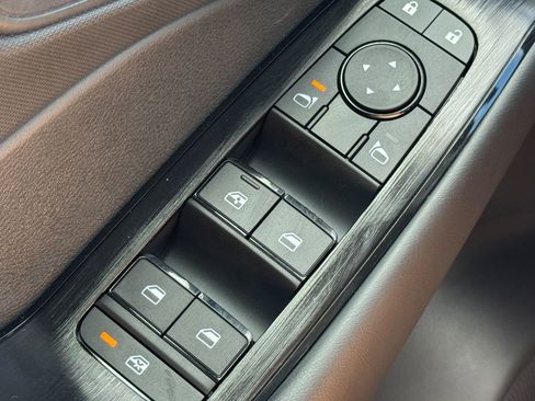 Used 2025 Nissan Rogue S image 18