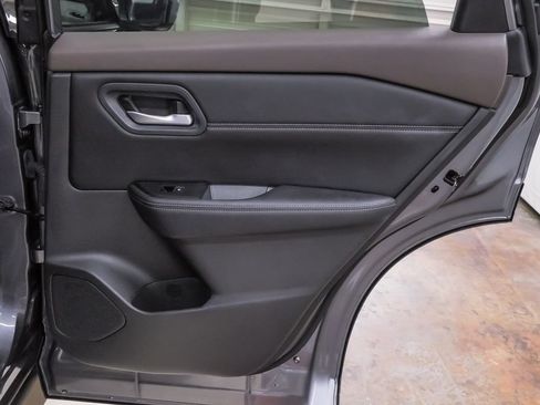 Used 2023 Nissan Rogue SL FWD image 29