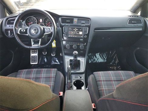 Used 2016 Volkswagen Golf S image 11