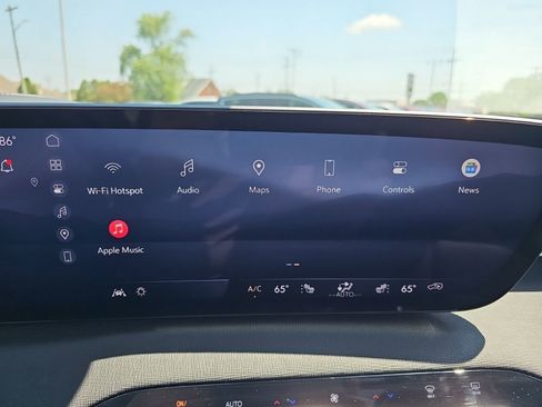Used 2025 Buick Enclave Sport Touring w/ Super Cruise Package FWD image 22