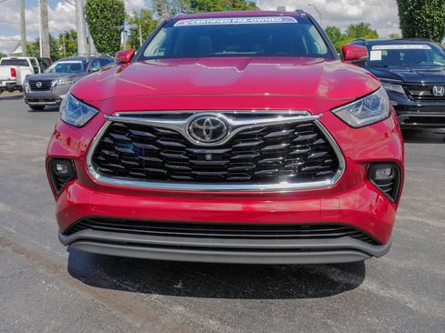 Used 2021 Toyota Highlander Limited AWD/4WD image 2
