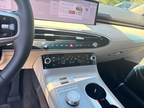 New 2026 Genesis GV70 2.5T Advanced AWD/4WD image 17