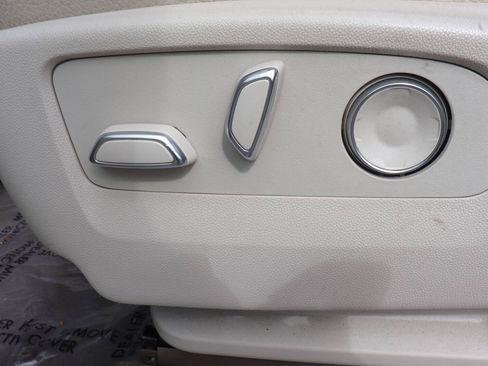 Used 2024 GMC Yukon XL Denali RWD image 28